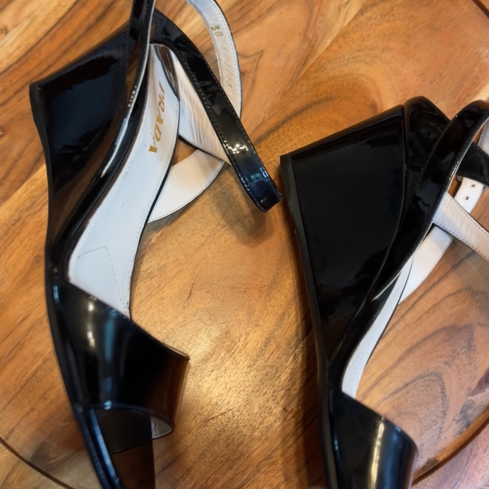 authentic PRADA - Picture 7 of 11